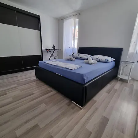 Porto Beach Apartments Seget-Trogir شقة *