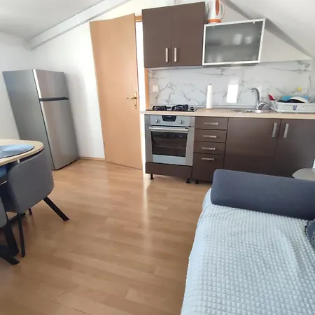Porto Beach Apartments Seget-Trogir شقة *