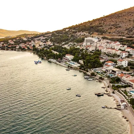 Porto Beach Apartments Seget-Trogir * تروغير