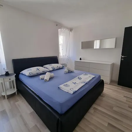Porto Beach Apartments Seget-Trogir شقة