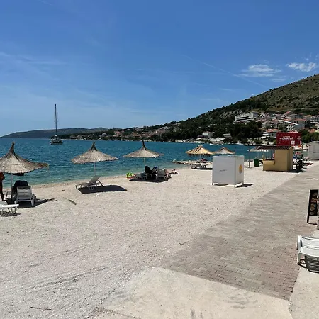 شقة Porto Beach Apartments Seget-Trogir تروغير
